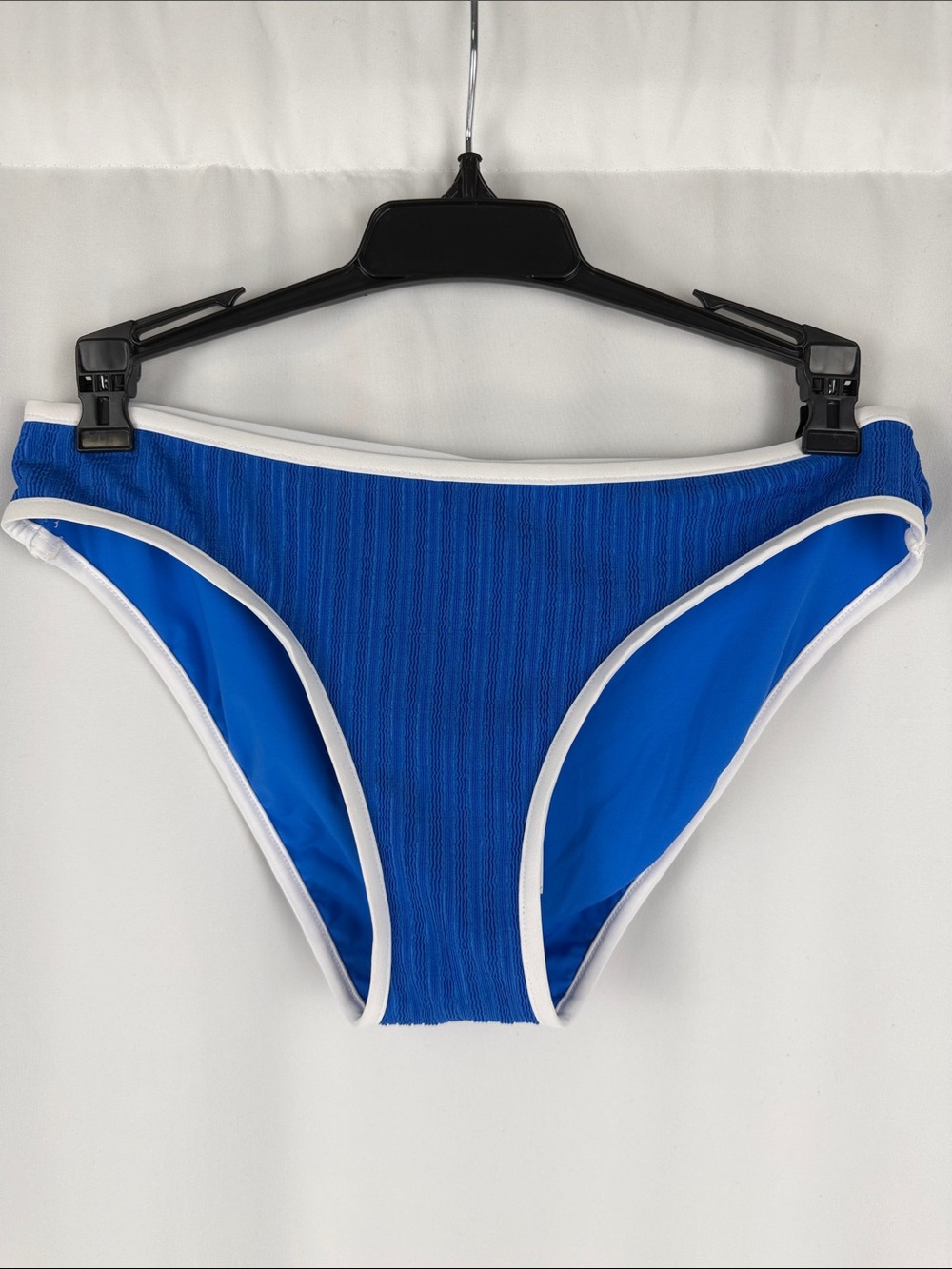 NWT BECCA by Rebecca Virtue Blue Textured Bikini Bottoms – Size Medium